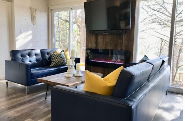 Kalea - Overlooking the river with your own Hottub