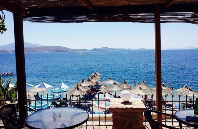 Kalemi's Beachside Hotel