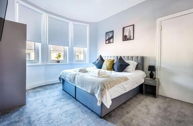 Kali Apartment - Spacious 3 bed apartment in Wishaw