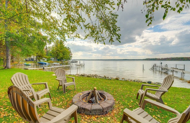Kalkaska Retreat: Private Hot Tub, Dock, Fireplace