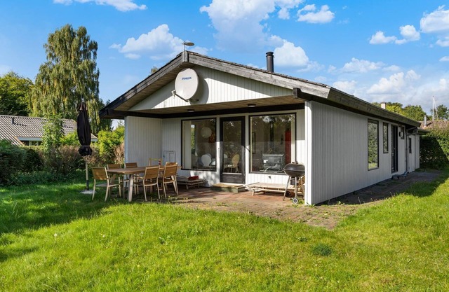 "Kalle" - 400m from the sea by Interhome