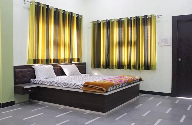 Kalpshil Hotel