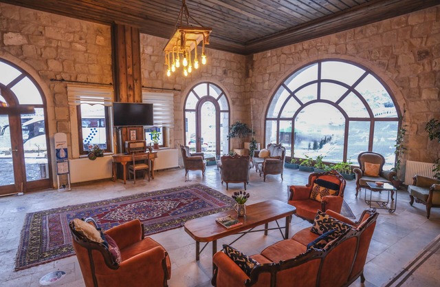 Kalsedon Cave Suites