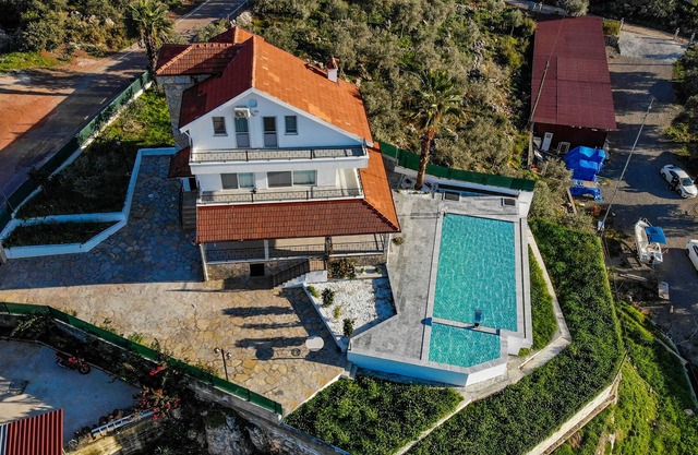 KALYNDA Villa with Infinity Pool - 5 min from Historic Place