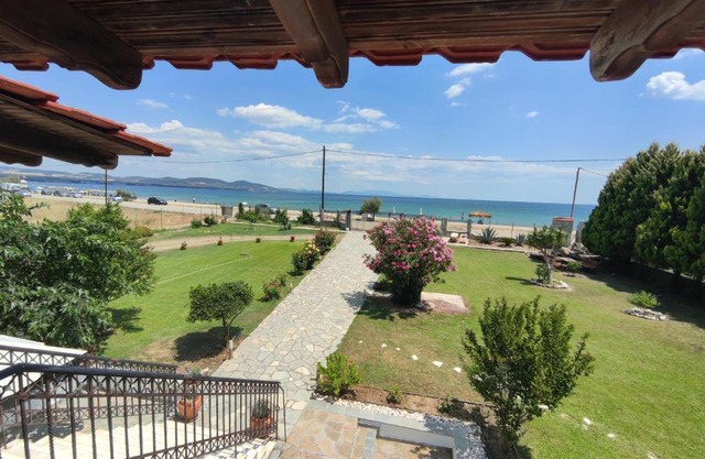 Kalyves beach - seafront apartment