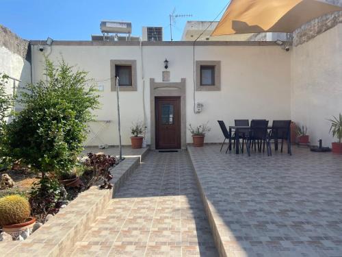 Kamara Cottage - Traditional Stone House