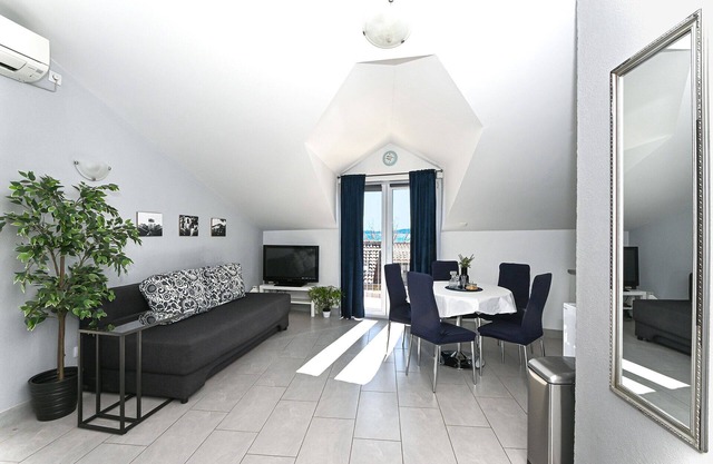 KAMBELOVAC 2: apartamento elegante y acogedor para hasta 5 personas, a 150 m de la playa