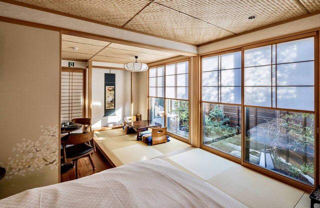 Kamogawa House - Exquisite two-story home with a japanese garden