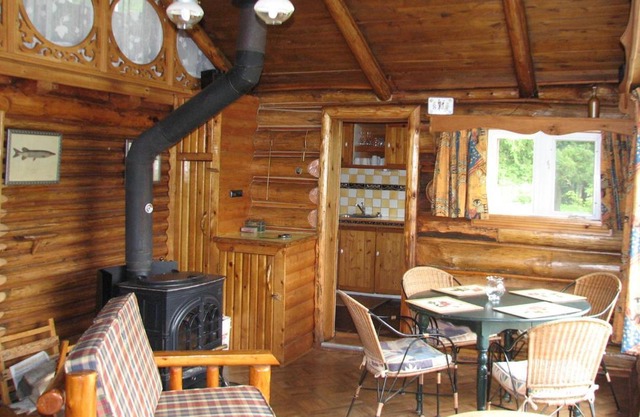 Kan-à-Mouche Pourvoirie Auberge et Chalets