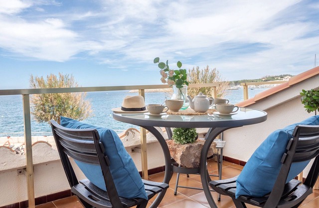 Apartamento Kandinsky con vista al mar