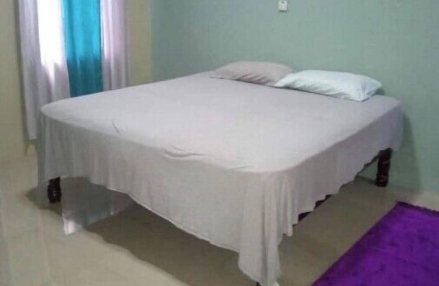 Kangol's studio apartment