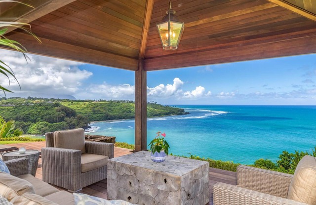 Casa de plantación hawaiana con aire acondicionado con impresionantes vistas al mar