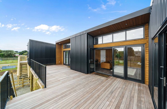 KAPITI HEIGHTS - ?TAKI BEACH HOLIDAY HOME in Otaki Beach