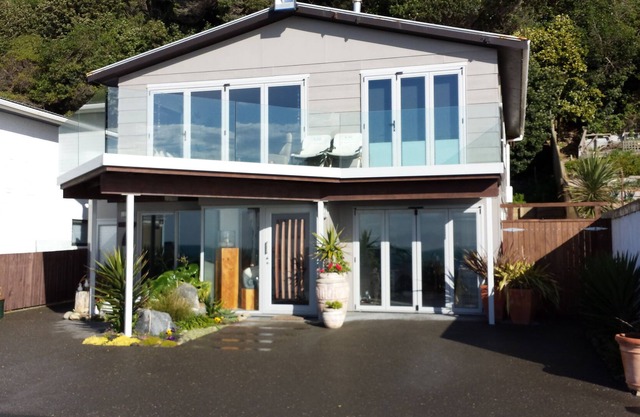 Kapiti Waves Beach Retreat