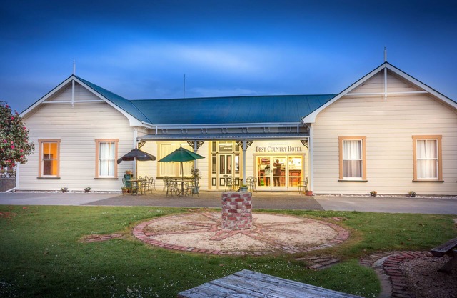Karamea Village Hotel