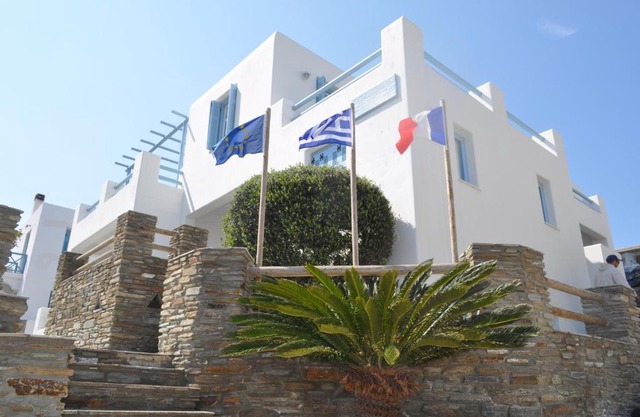 Karaoulanis Apartments
