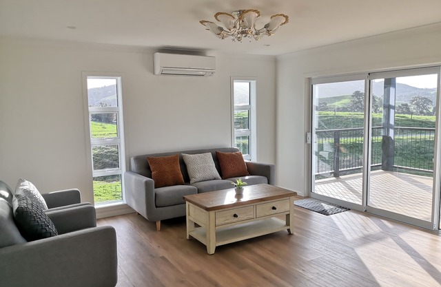 Karapiro Retreats holiday house- 2br1Q2Twn+SBD