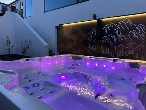 Karearea- AC- Free Parking- BBQ- Hot Tub