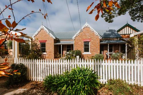 'Kareela & Kialla Cottages' Charming Family Getaway