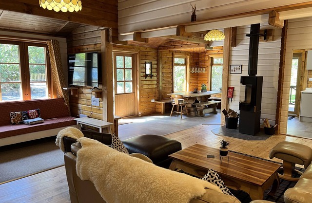 Karelia - Luxury Finnish Log Cabin w/Hot-tub