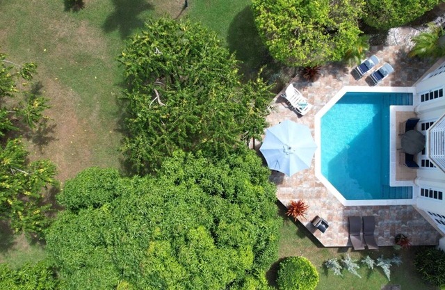 KARISSA's is a Stylish 2-bedroom Suite with a private pool & gas BBQ
