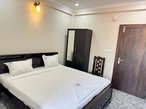 Karkala Inn Boarding & Lodging