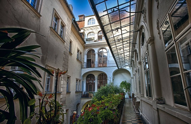 Karlova 25 Apartments