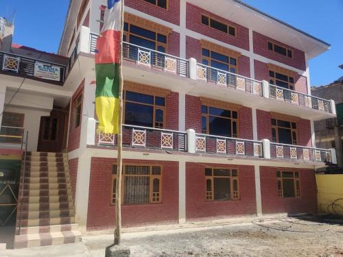 karma Home stay tabo