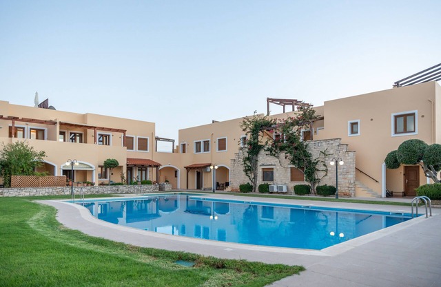 Karoti 3- 3 bedrooms in a complex with shared pool
