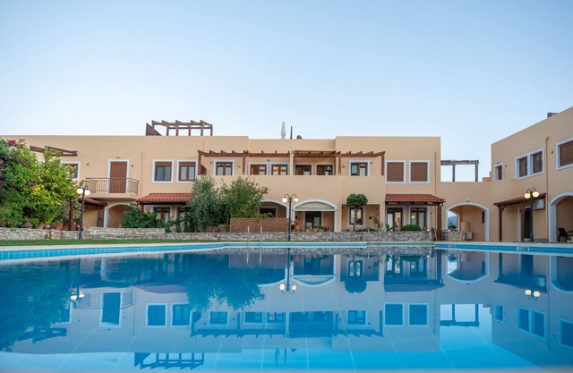 Karoti 5a, 2 bedrooms with private pool in a complex