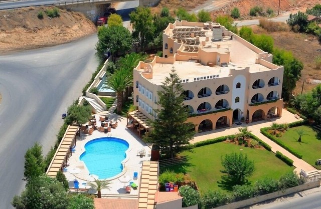 Karteros Hotel