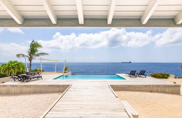Kas di Soño | Pool & Jacuzzi | Private Beach