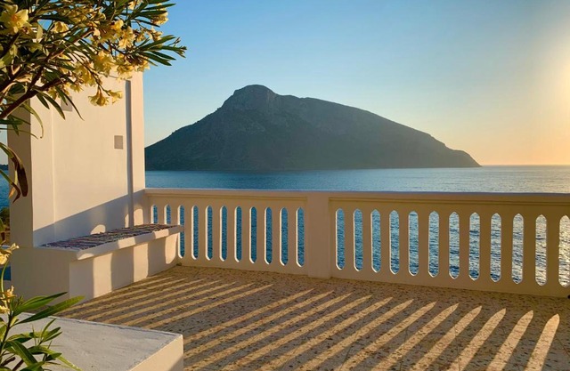 Kastelli Blu SEA - Luxury Waterfront Designer Villa