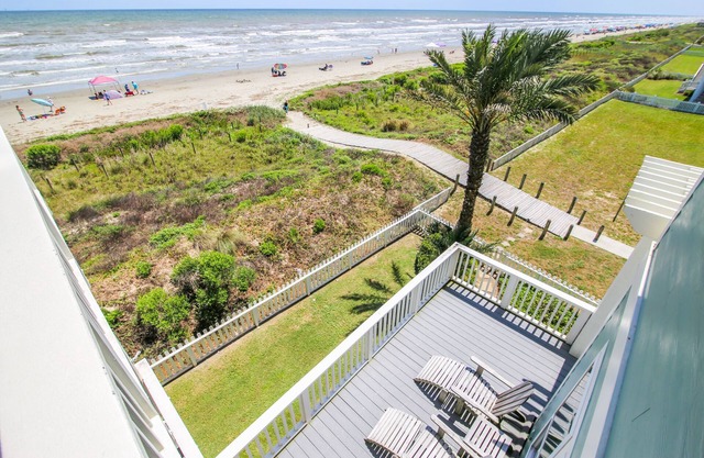 Kathie's Beachfront Kottage | Beachfront Home!