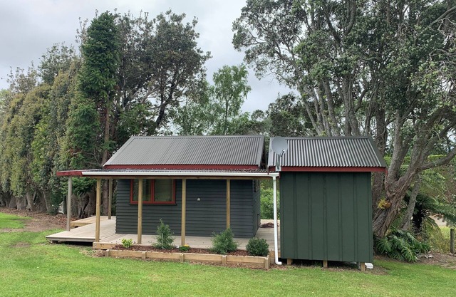 Katikati Fully Self-Contained cabin on an avocado orchard