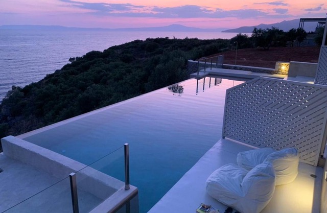 Katikies Manis Suites