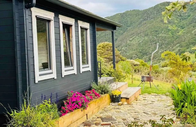 Kauaeranga Vista Tui Sunrise Cabin