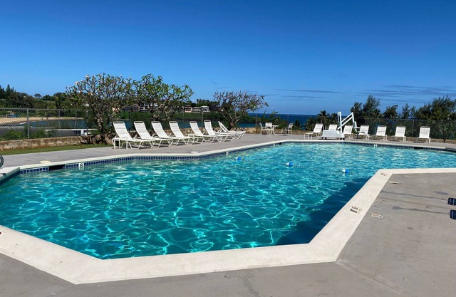 Kauai resort condo up to 6 . Near beach, restaurants and shops and town close