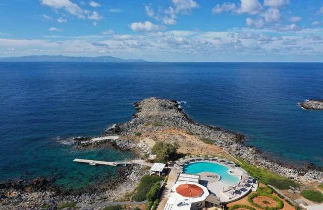 Kavos Hotel & Suites