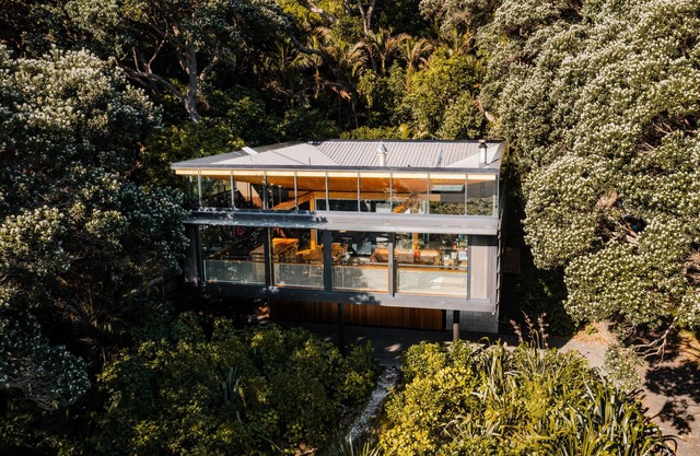 Kawakawa House - Piha Holiday Home