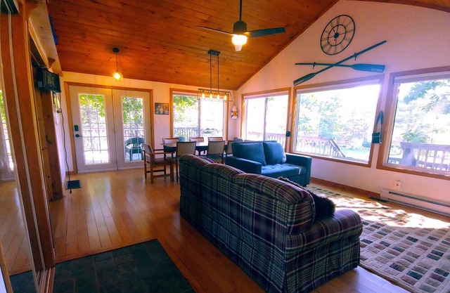 Kawarthas Stoney Lake Cottage