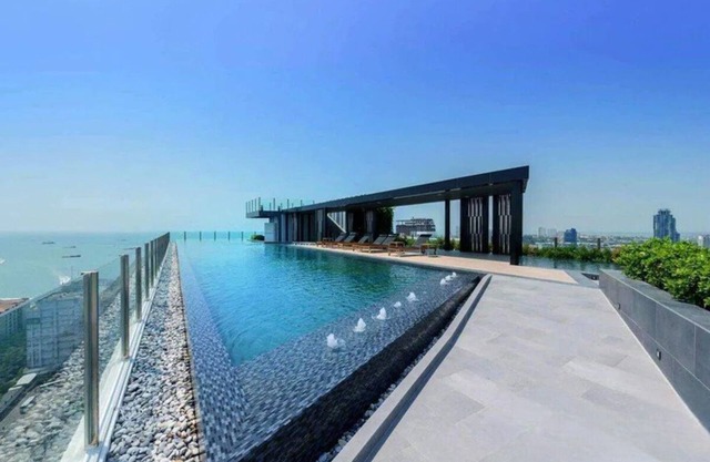 Kaws Theme - Luxury Seaview High Floor l Infinity Pool l Central Pattaya