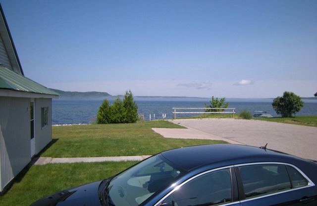 Kayakers Cove domina la bicicleta Munising Bay a la ciudad