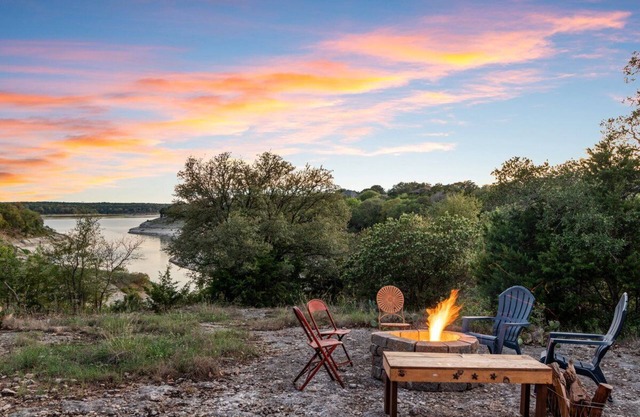 ~Kayaks| Hot Tub| Views| Fire Pit| Nature| Game Room~