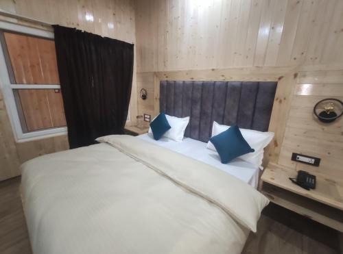 Kayde Se Valley Hotel and Resort