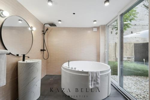 KAZA BELLA - Maisons Alfort 6 Luxurious little house with private garden and Jacuzzi