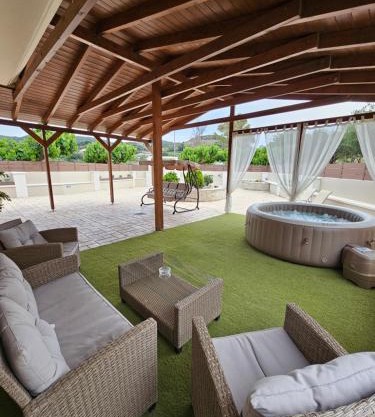 Kazantzaki Residence