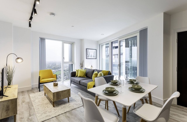 KDR4 - 2 Bedroom 2 Bathroom - King/Twin Single