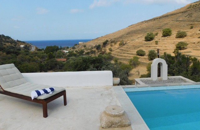 Kea, Villa in Kampi with private pool.