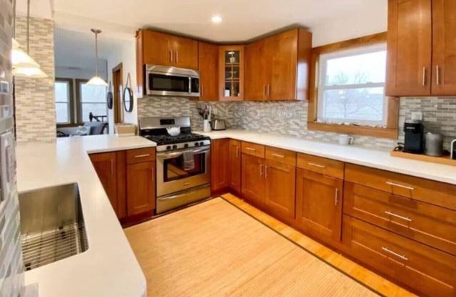 Keansburg Beach house + Hot Tub
